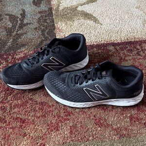 New Balance Arishi Fresh Foam Black Athletic Shoes - Size 7
